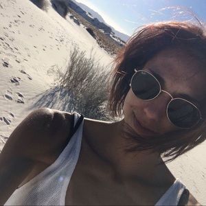 Meet your Posher, Lara